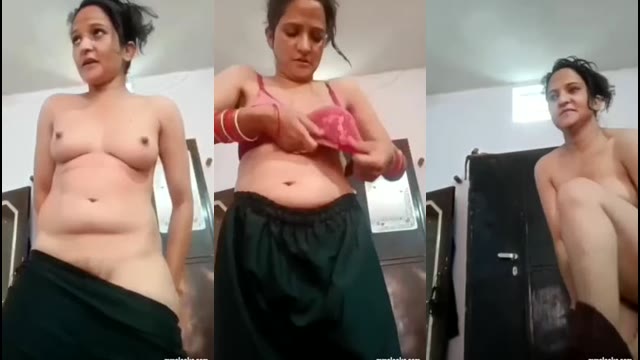 Topless Milf Solo Playing With Her Tits MMS